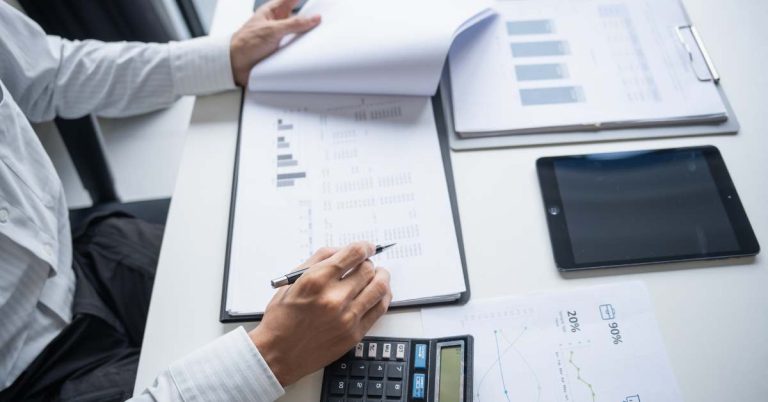 How Poor Financial Management Impacts Investor Confidence in Modern Businesses